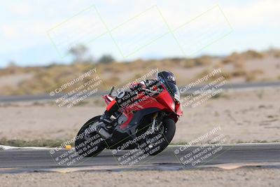 media/Nov-16-2025-Race Pace (Sun) [[8c5fa54630]]/Non Verified Riders (1st 20 Minutes)/5-Turn 15 (110pm)/